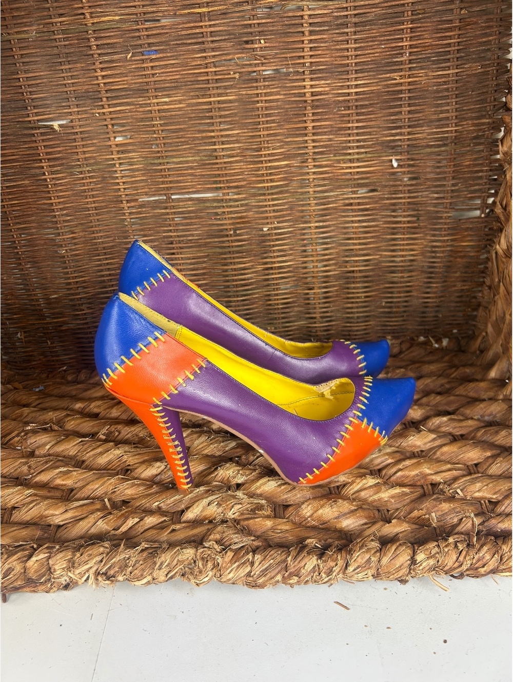 Multicolor pointed toe pumps - Picture 2 of 7